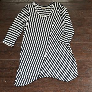 3/$12 ✨ Striped tunic 🦓